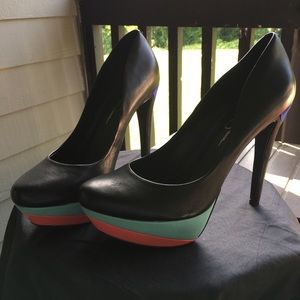 Jessica Simpson multi color leather pumps